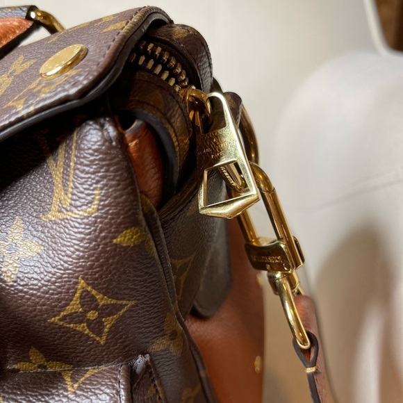 Louis Vuitton Handbag Authentic Manhattan Monogram Leather Camel Strap - Picture 4 of 16